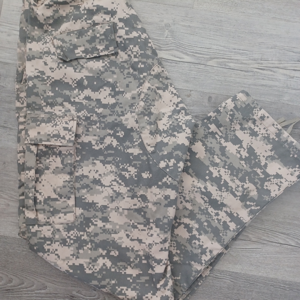 ROTHCO Camouflage Cargo Pants 35"- 39" men's womans  32" inseam adjustable tabs